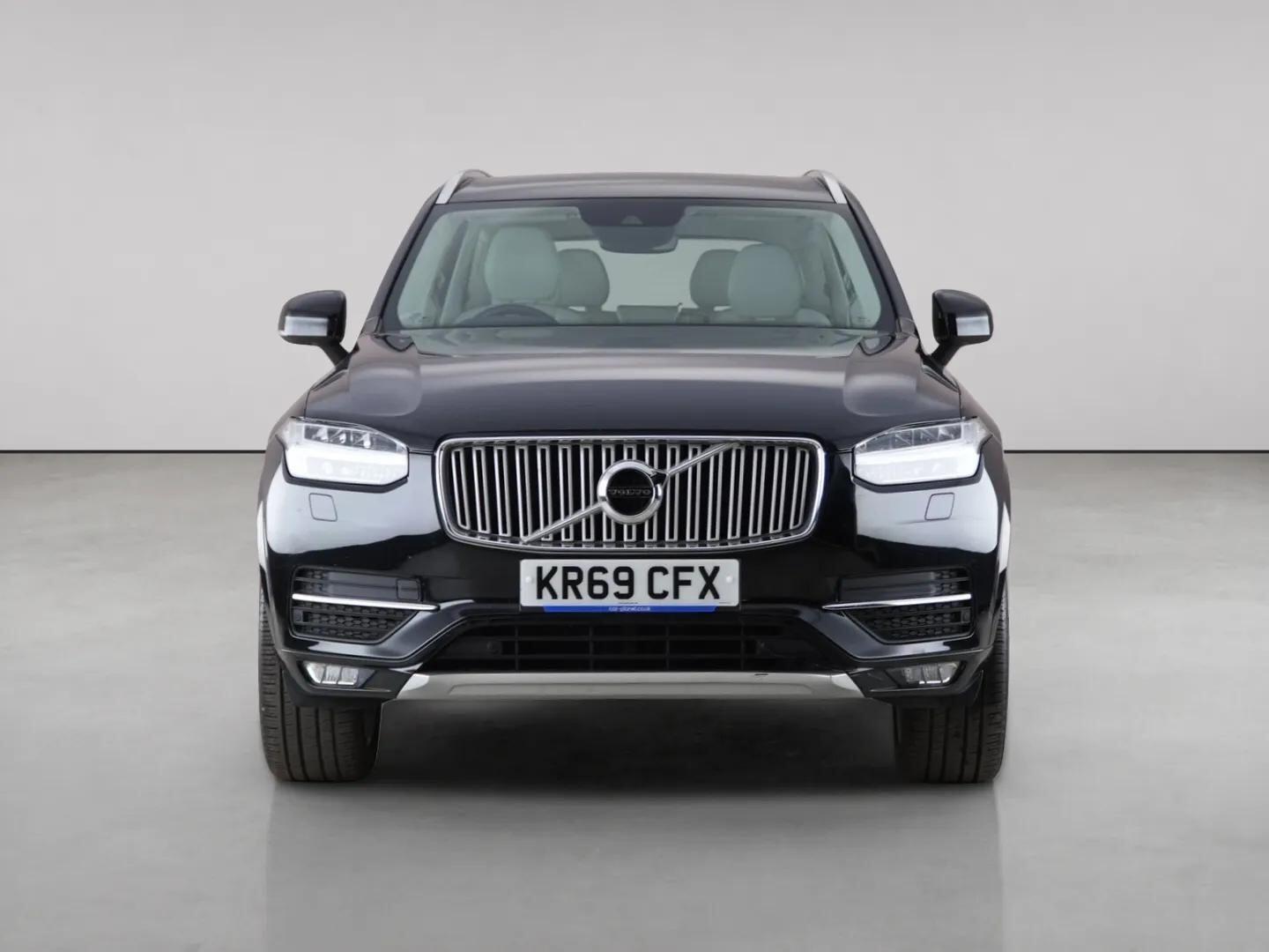 Volvo XC90 view 5