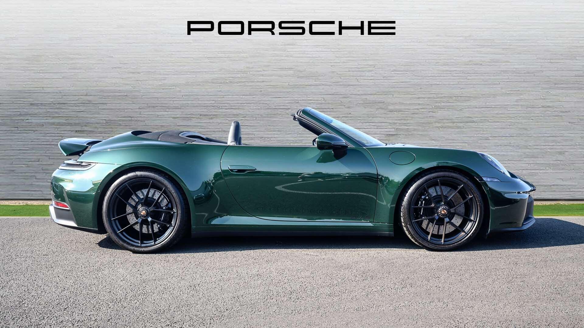 Porsche 911 view 7