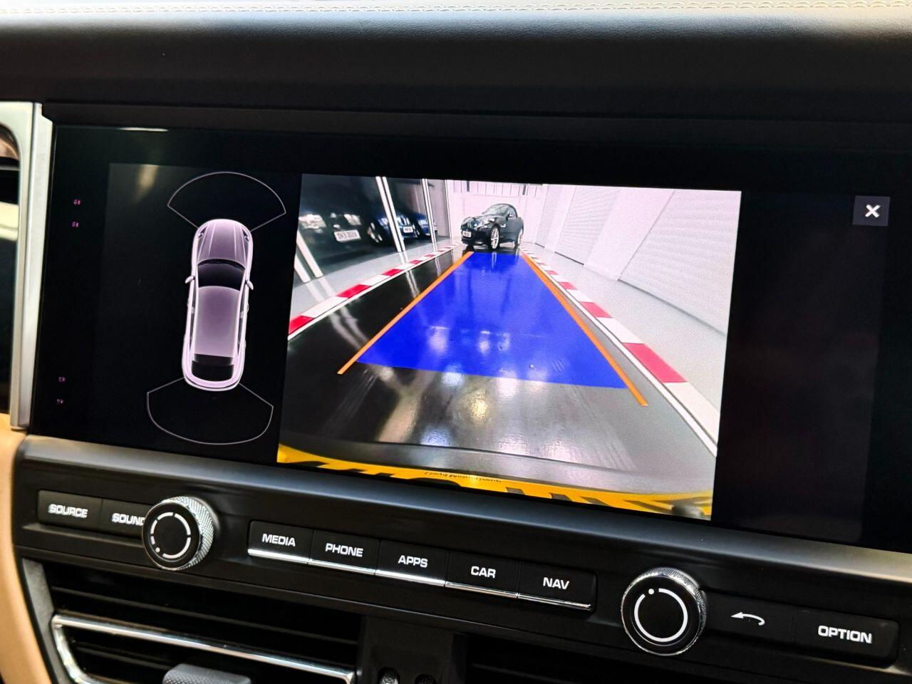 Porsche Macan view 30