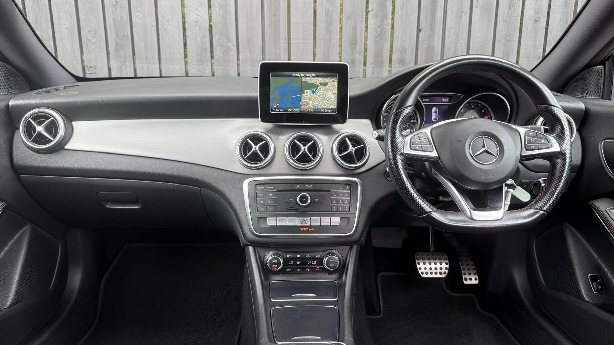 Mercedes-Benz Cla view 13