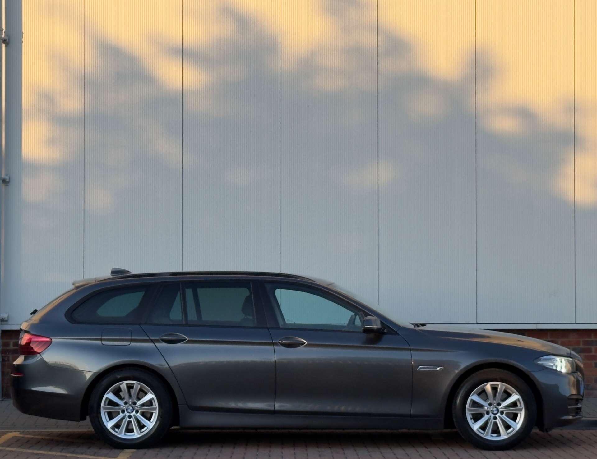 BMW 5 Series view 7