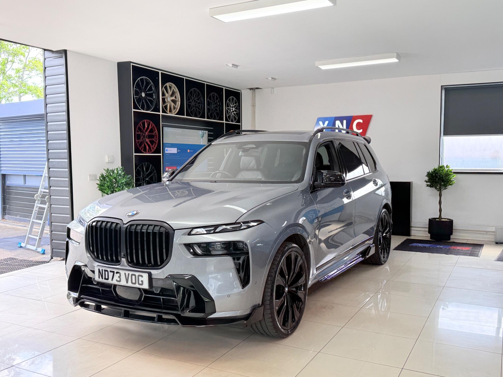 BMW X7 view 4