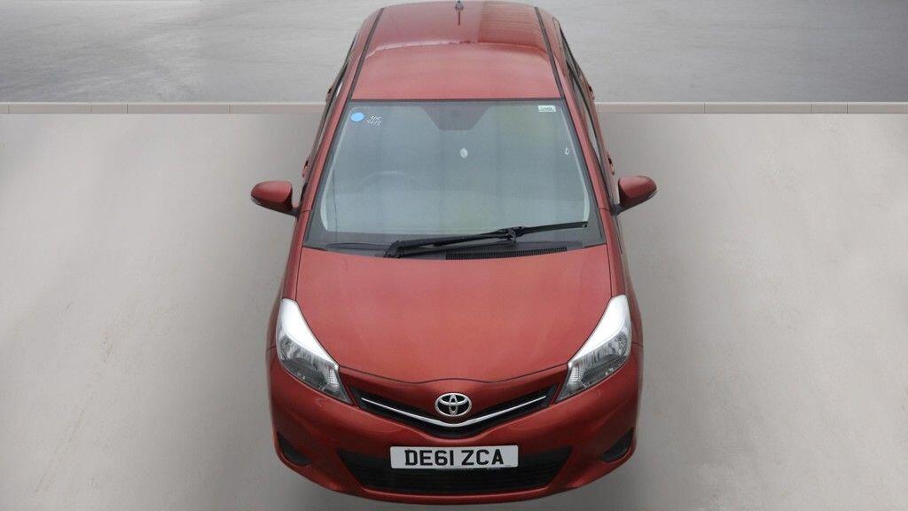 Toyota Yaris view 3
