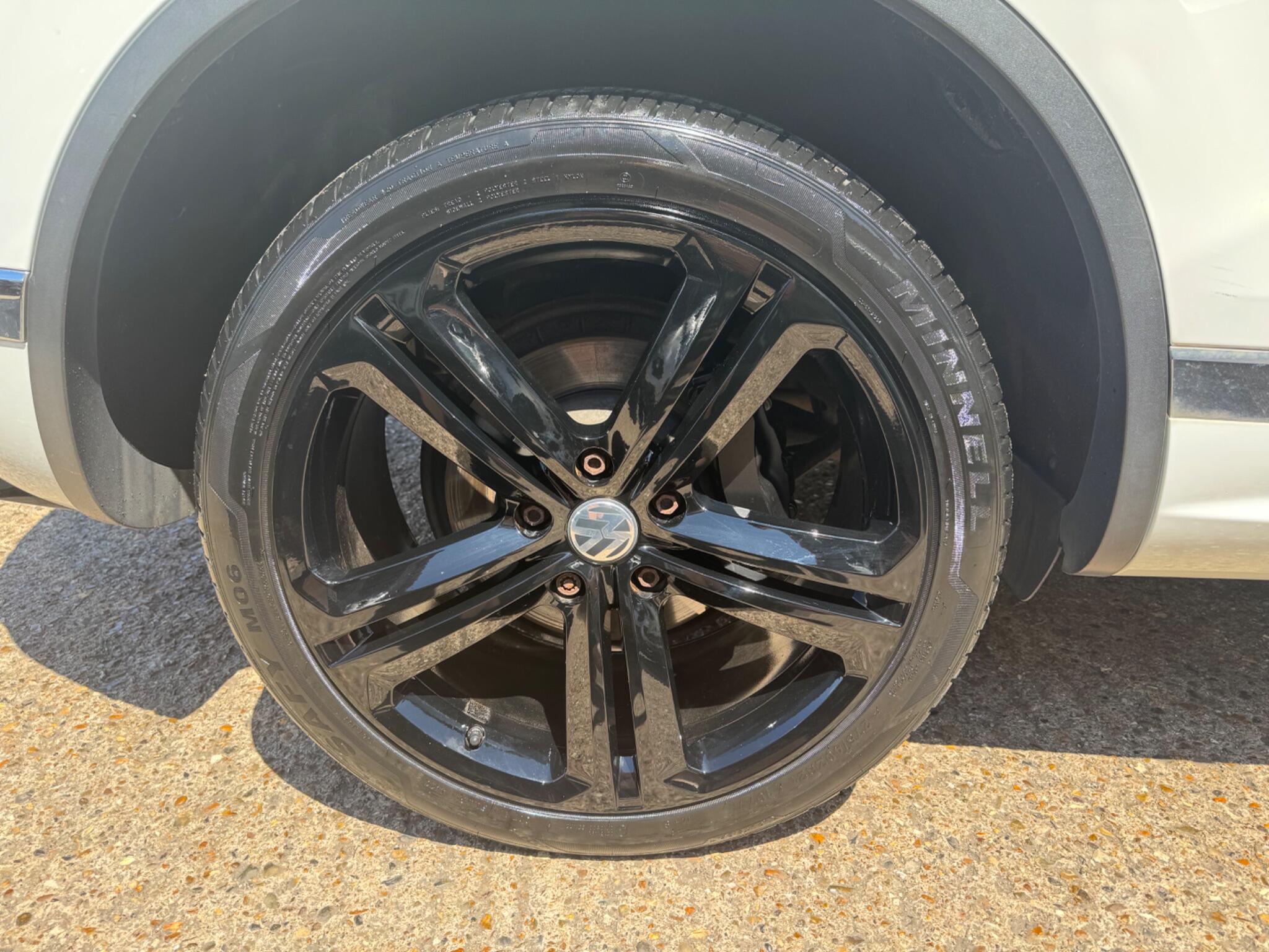 Volkswagen Touareg view 29