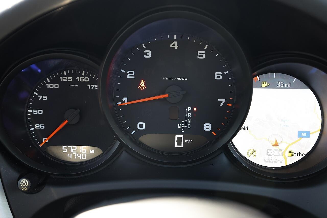 Porsche Macan view 19