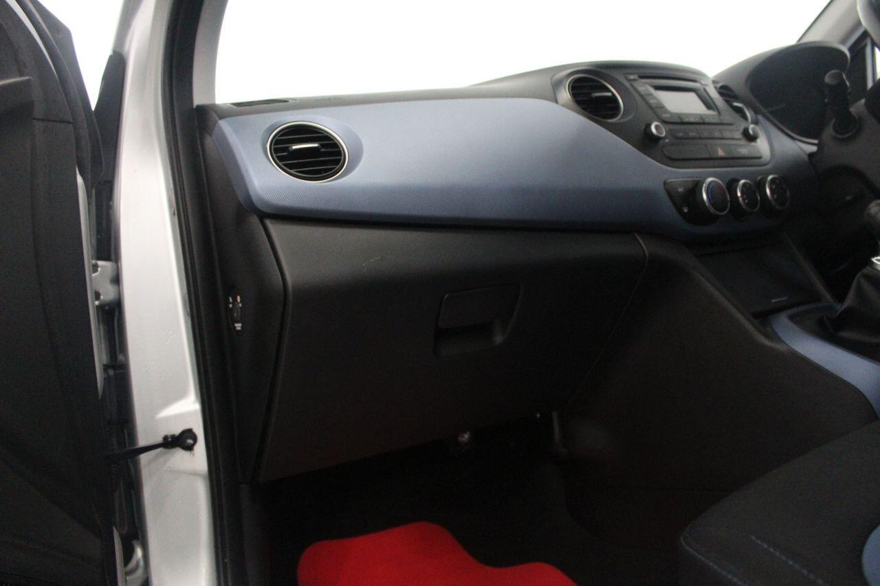 Hyundai i10 view 29