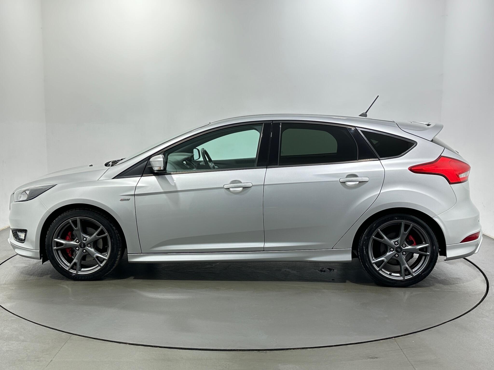 Ford Focus view 5