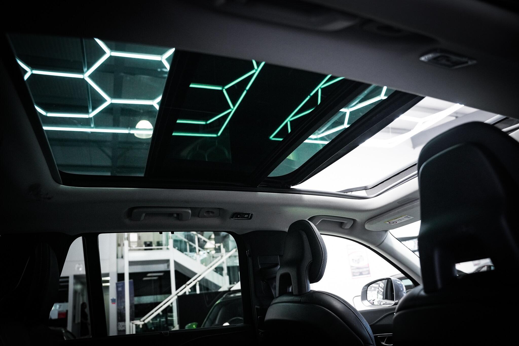 Volvo XC90 view 9