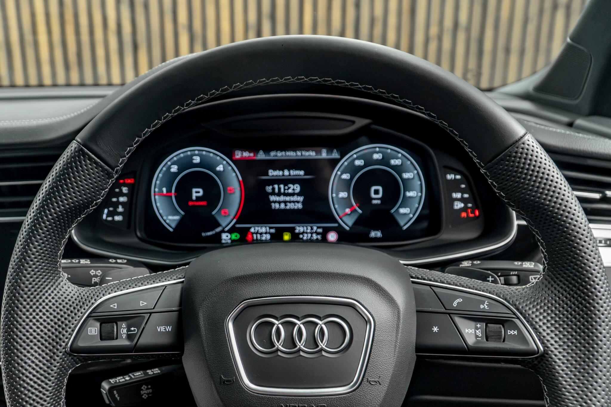 Audi Q7 view 32