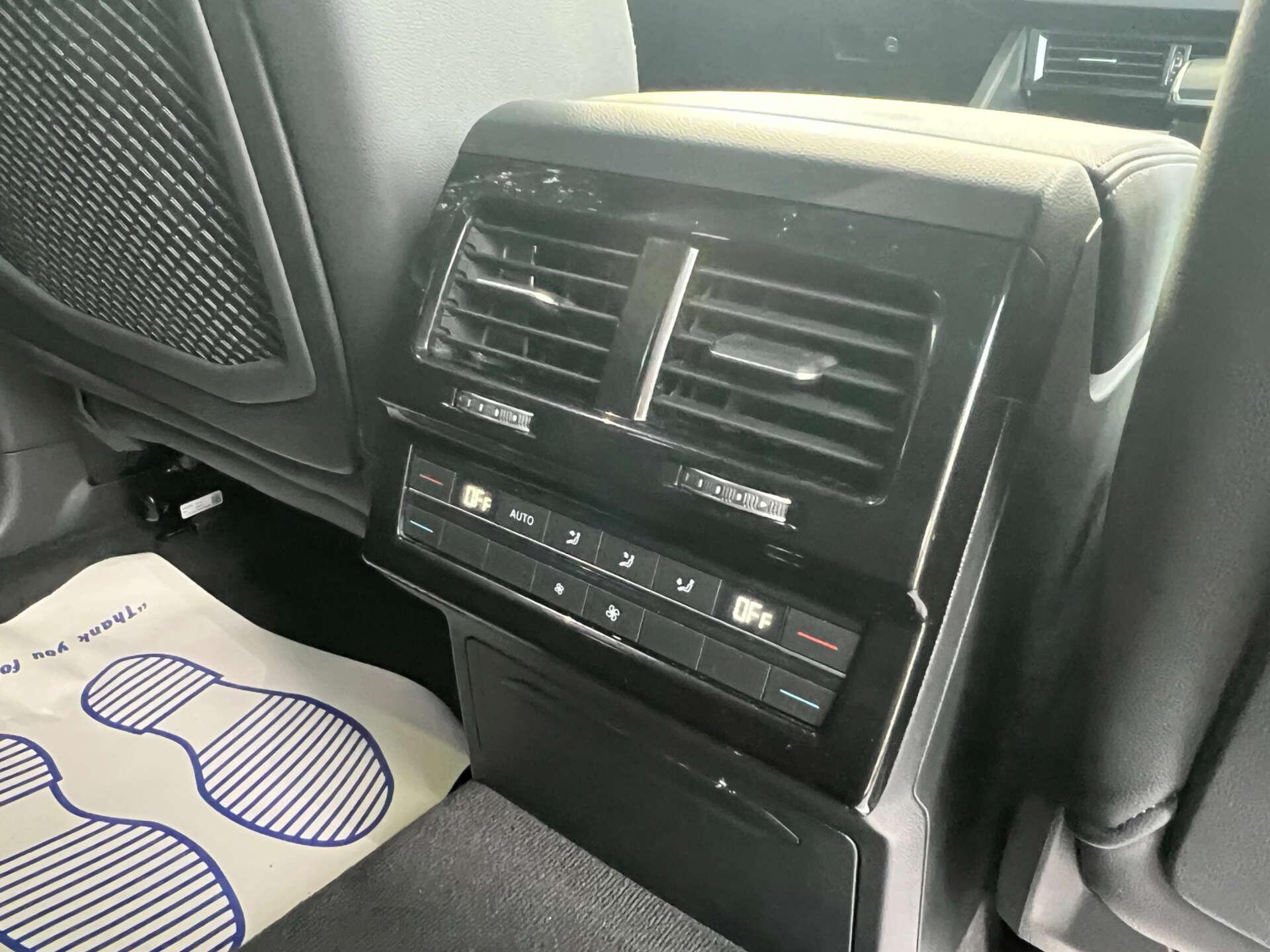Volkswagen Touareg view 22
