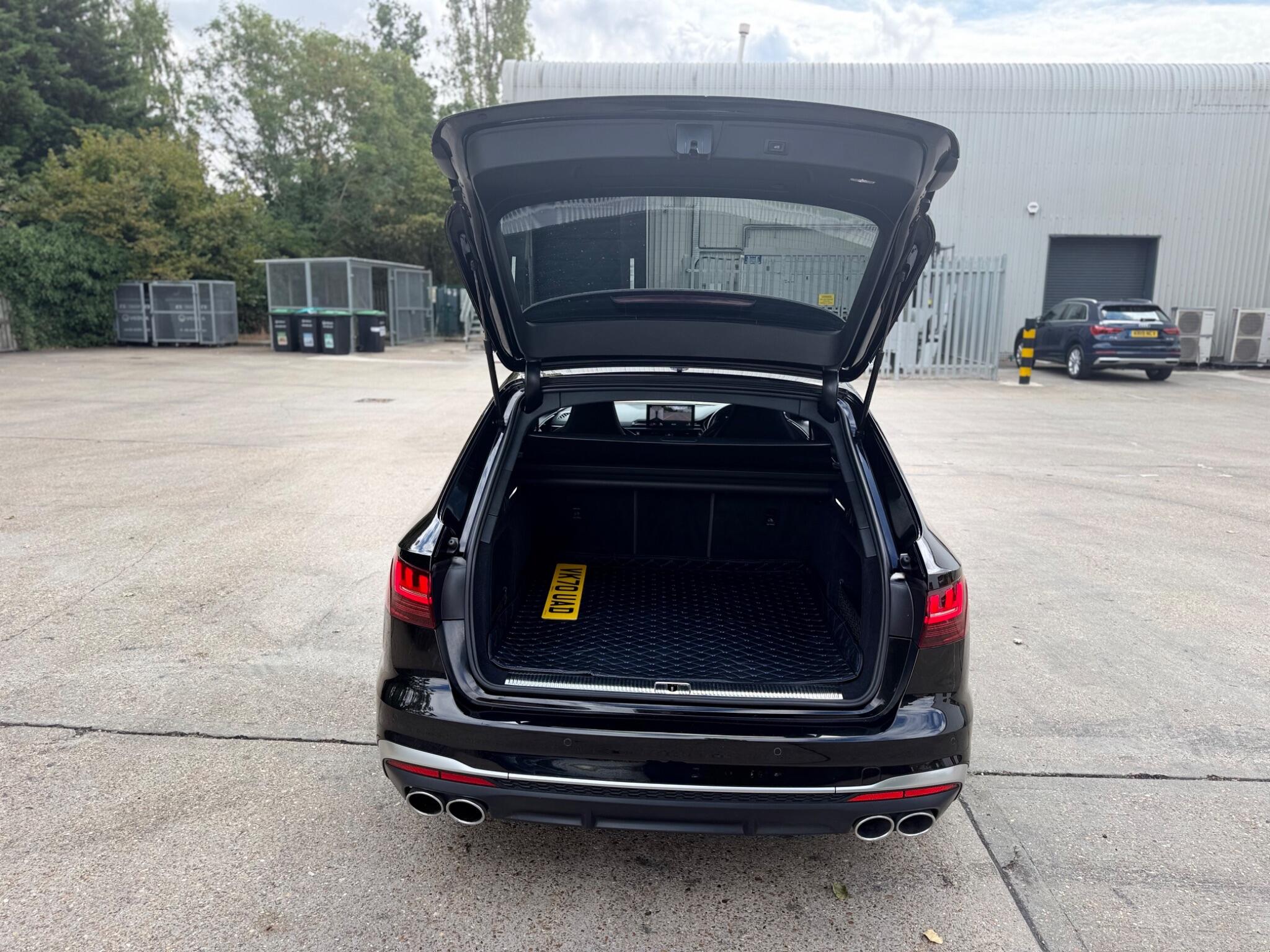Audi S4 view 40