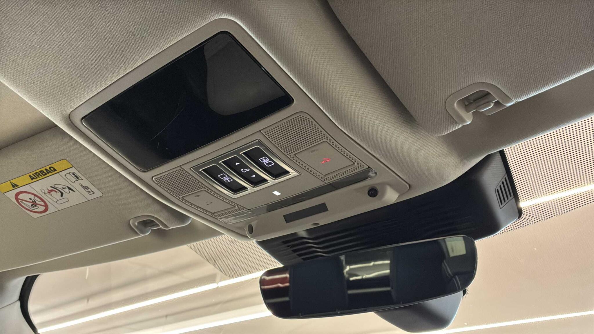 Land Rover Discovery view 35