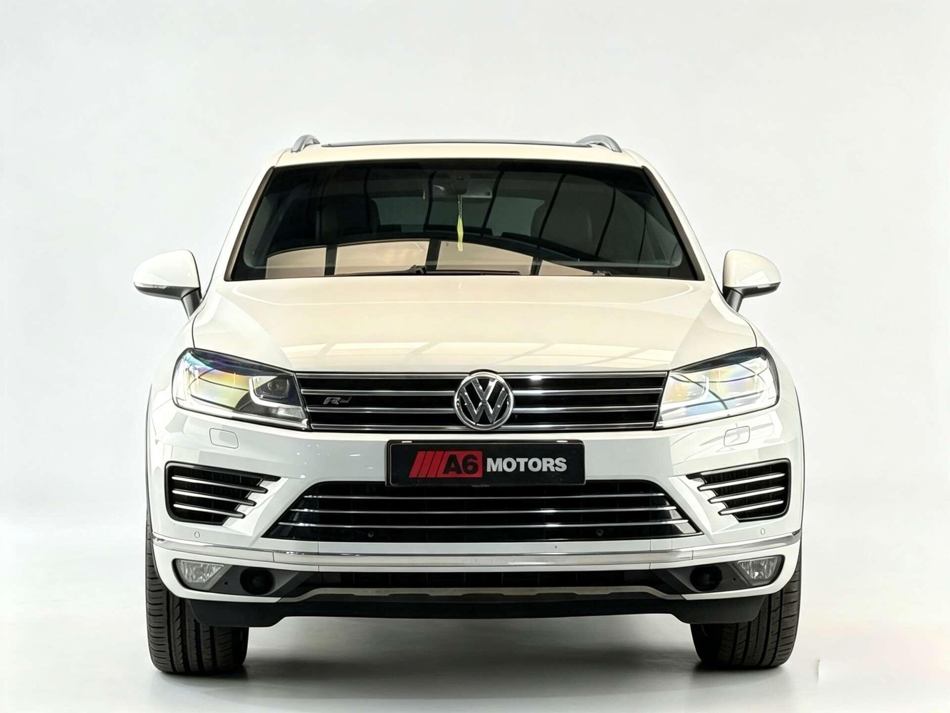 Volkswagen Touareg view 6