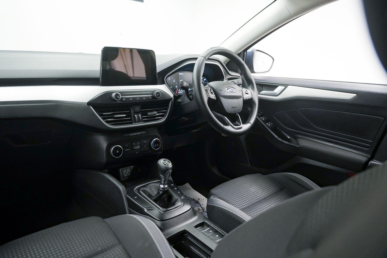 Ford Focus view 6