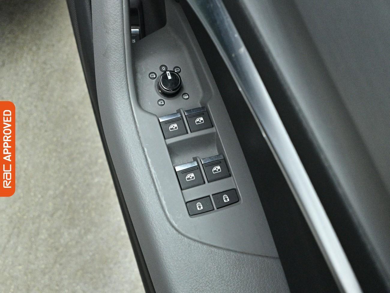 Audi A6 view 25
