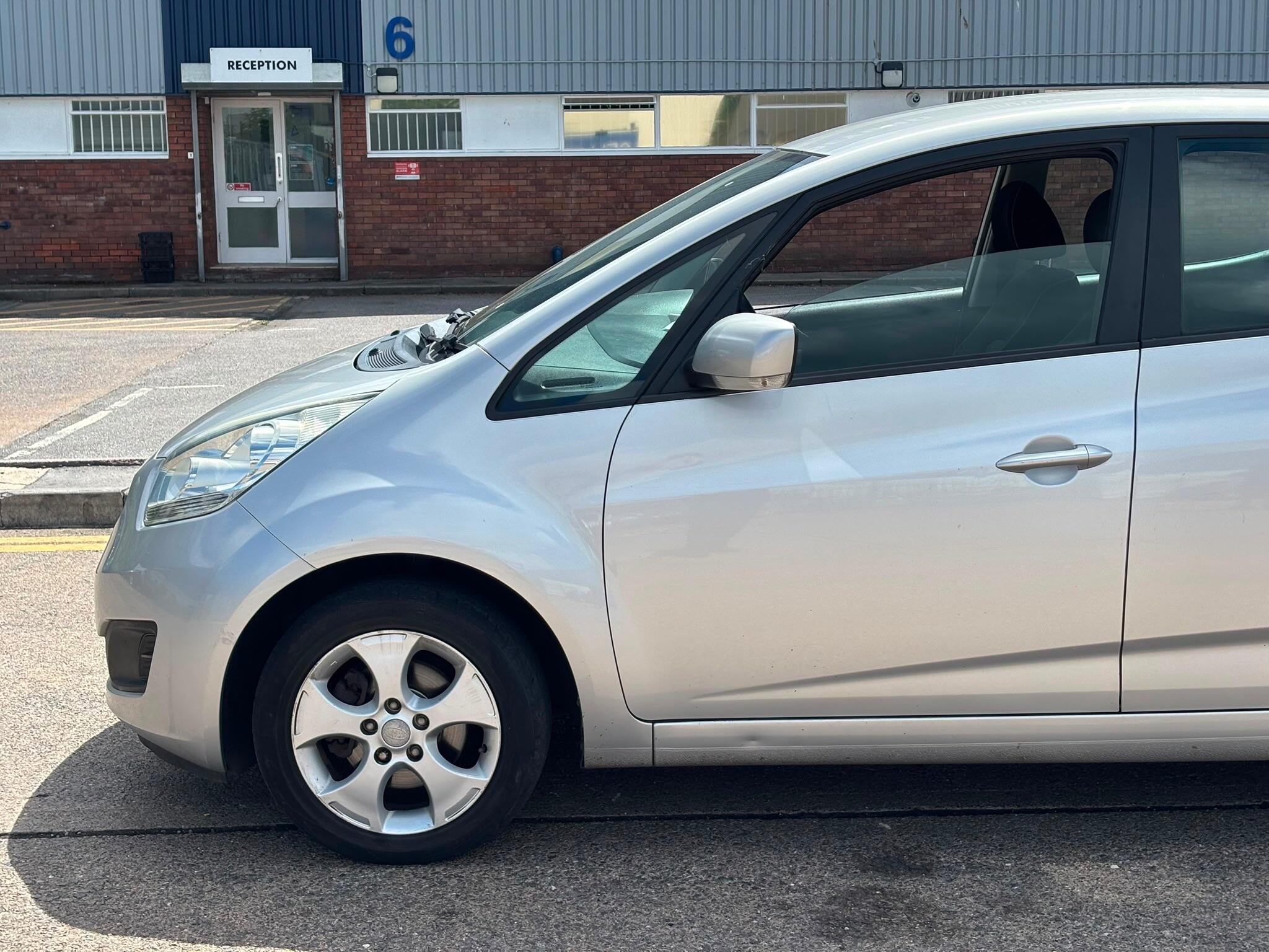 Kia Venga view 9