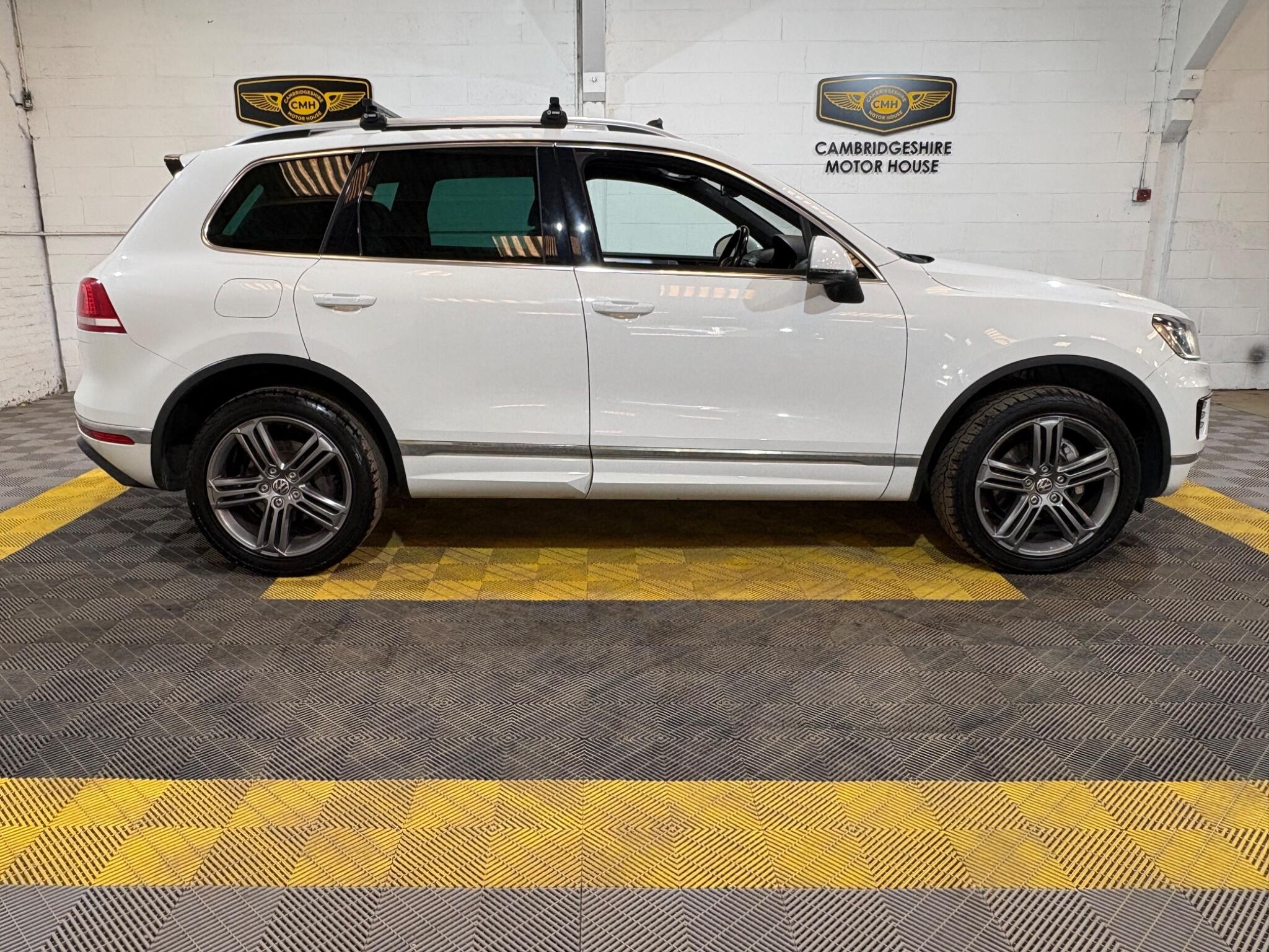 Volkswagen Touareg view 15