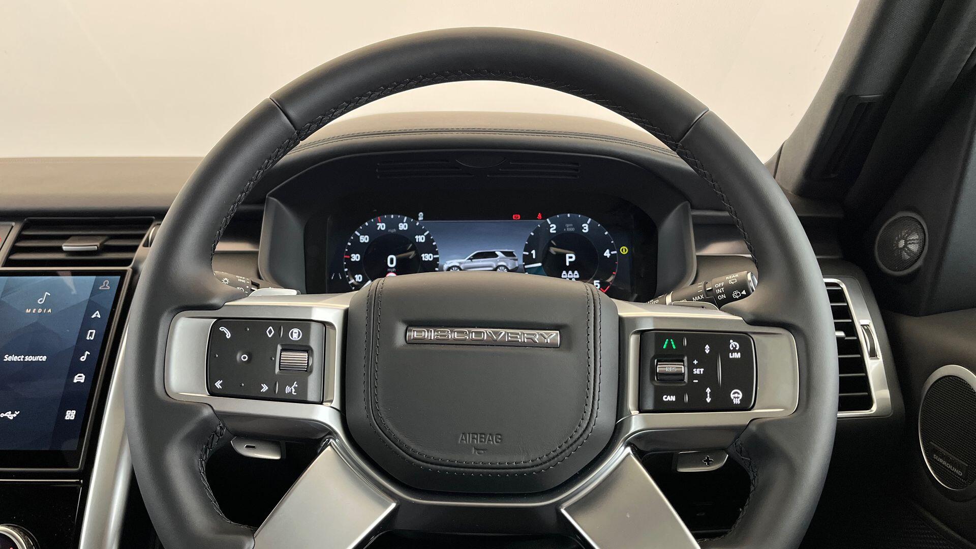 Land Rover Discovery view 35