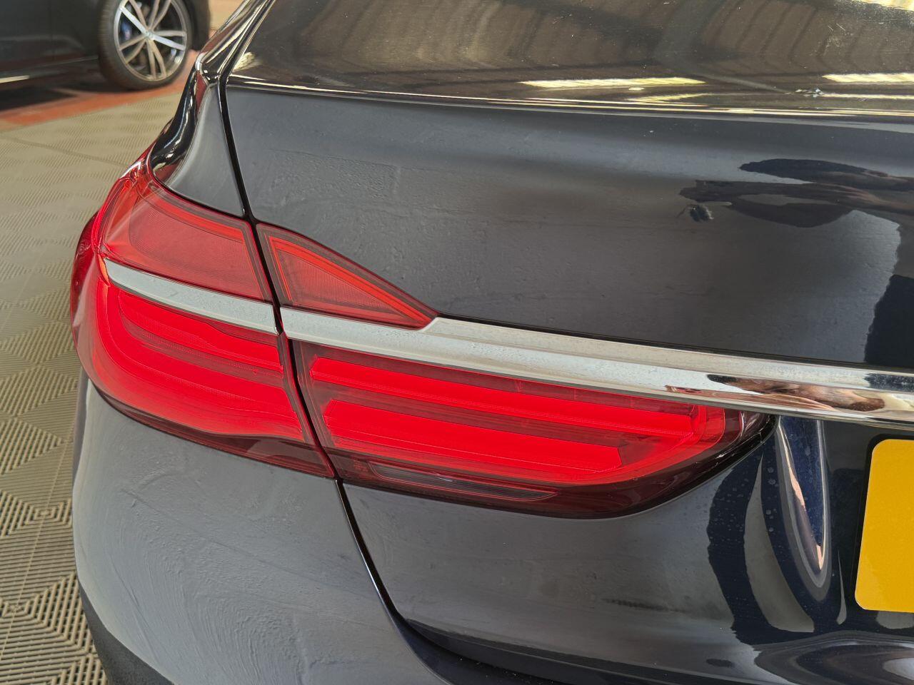 BMW 7 Series view 28