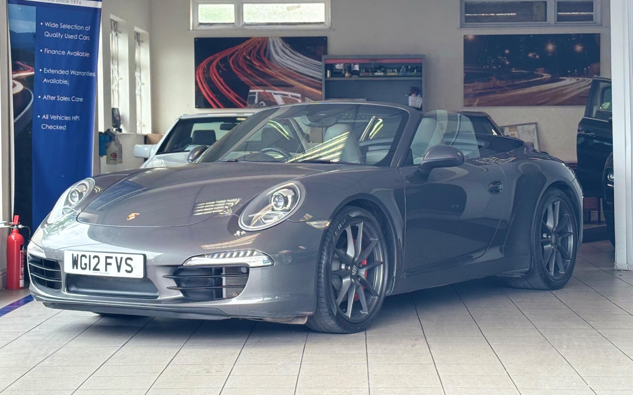 Porsche 911 view 3