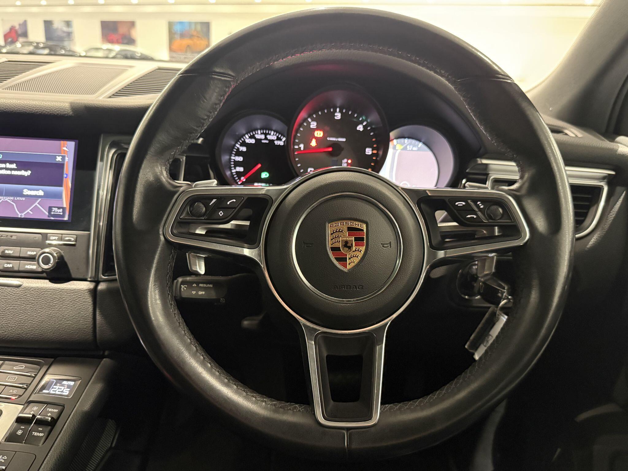 Porsche Macan view 86