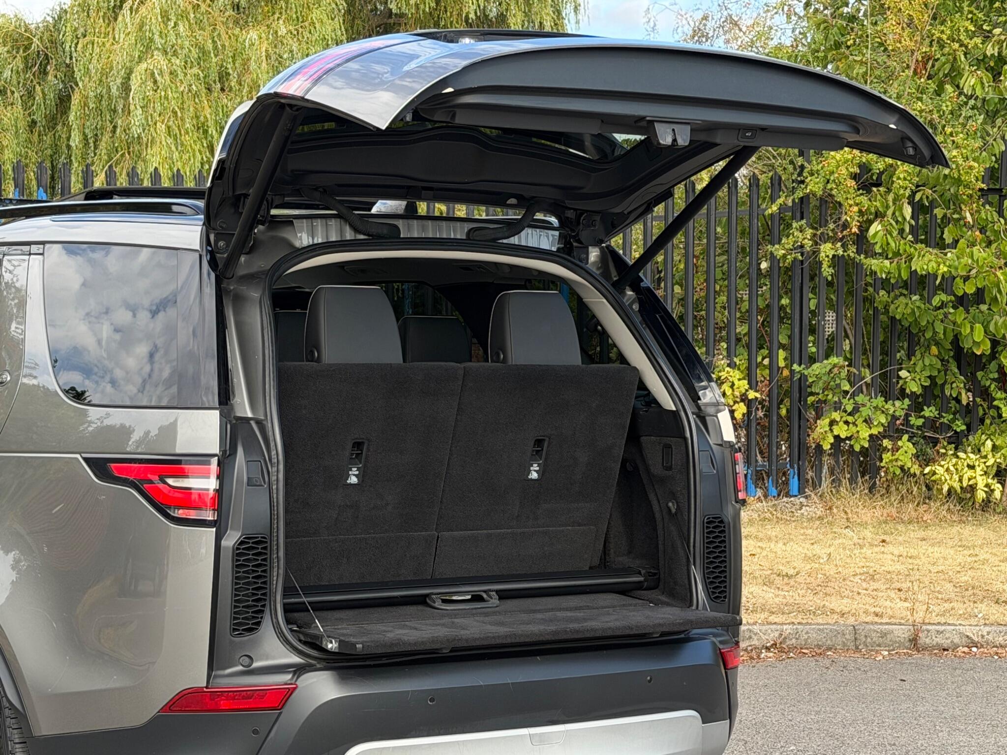 Land Rover Discovery view 42