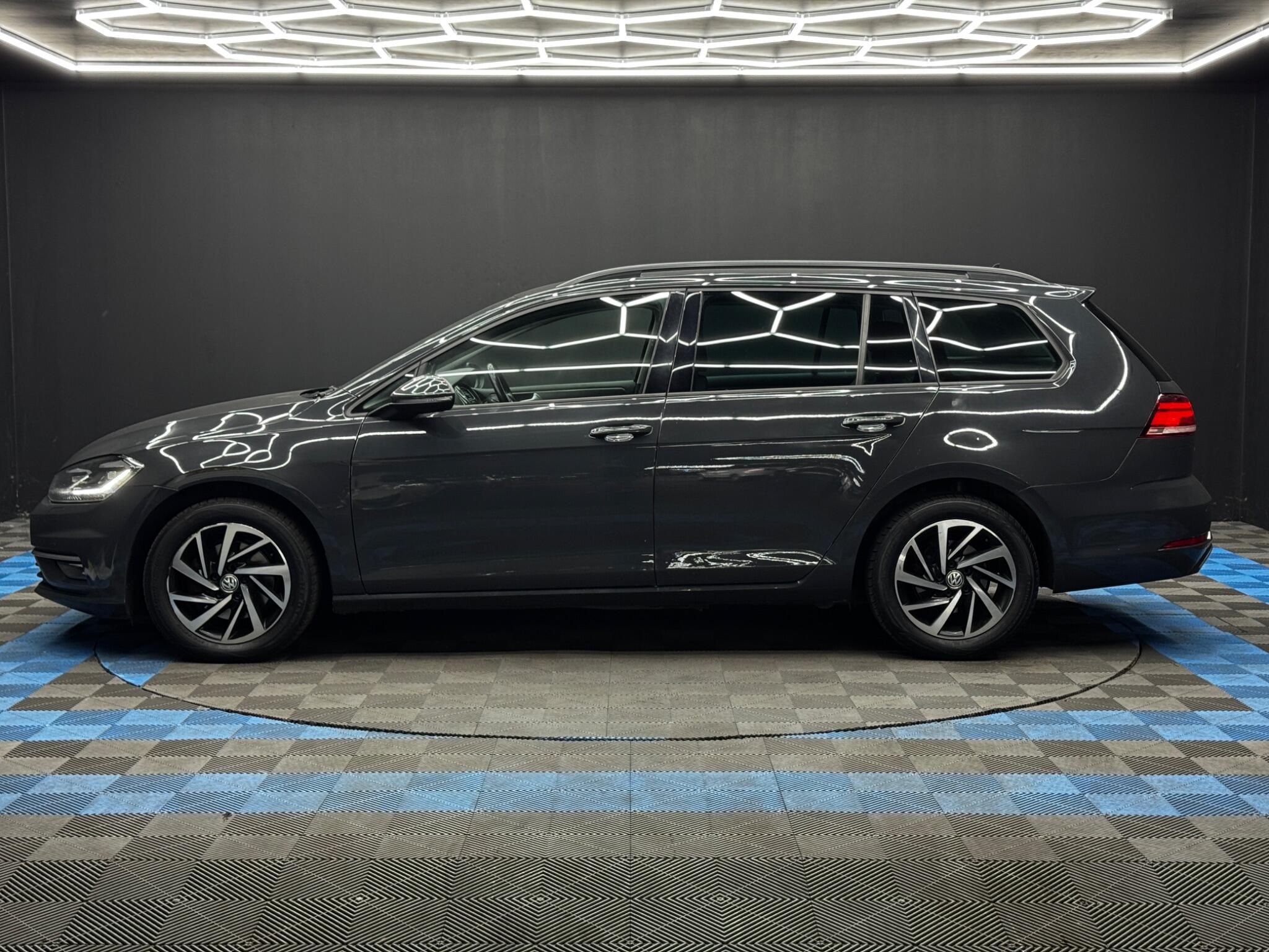 Volkswagen Golf view 8