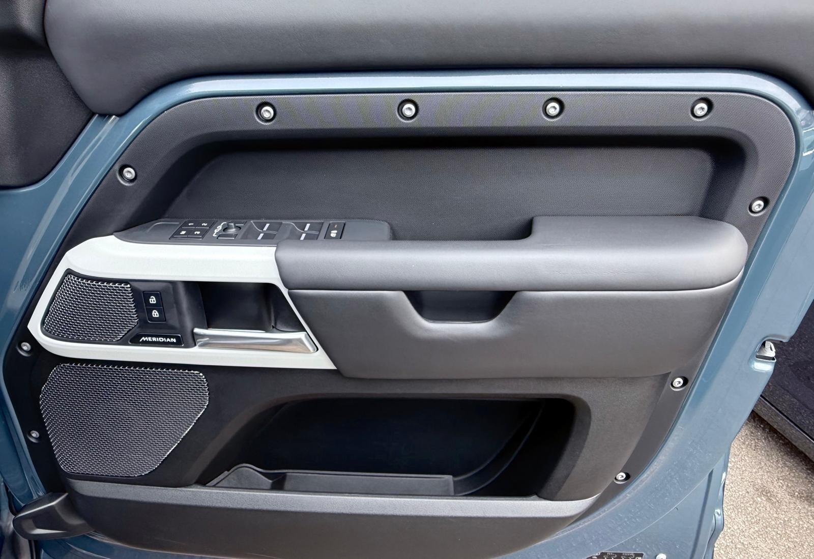 Land Rover Defender view 28