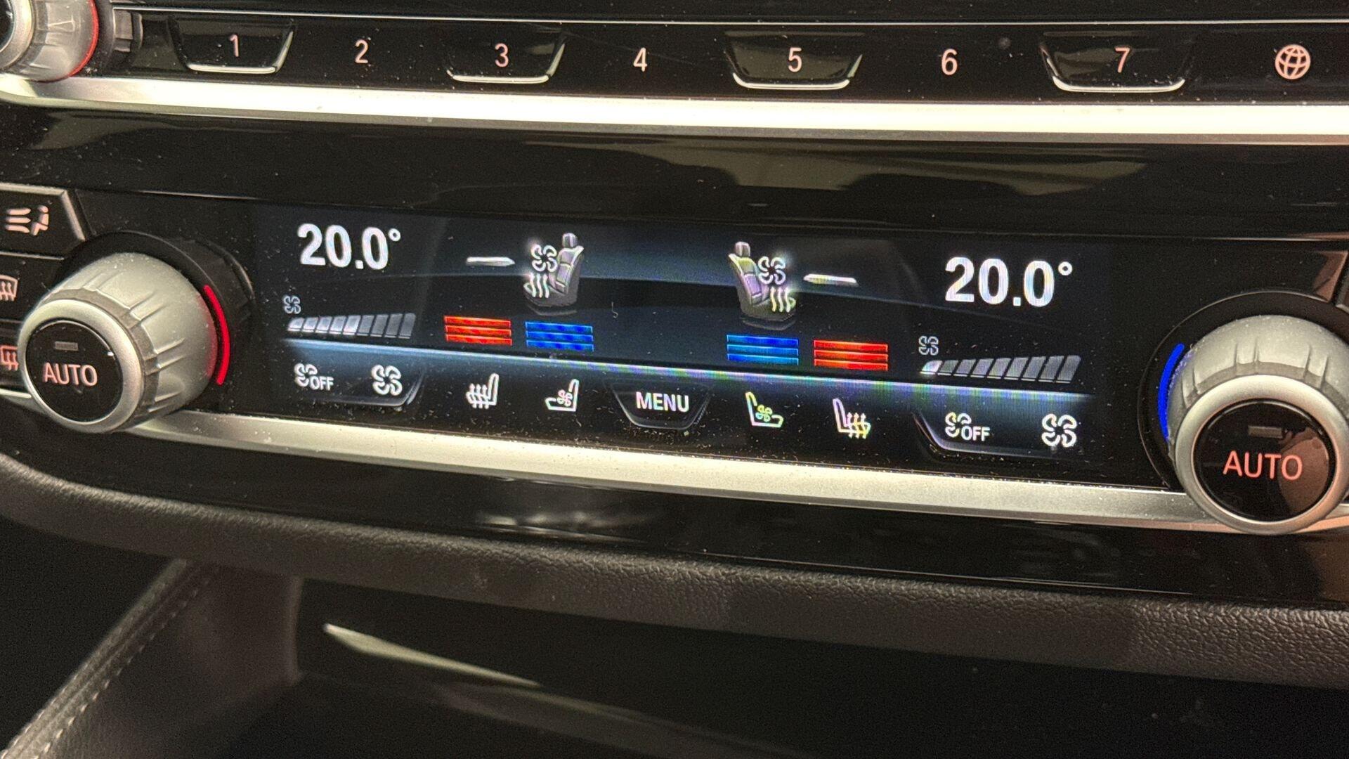 BMW 5 Series view 28