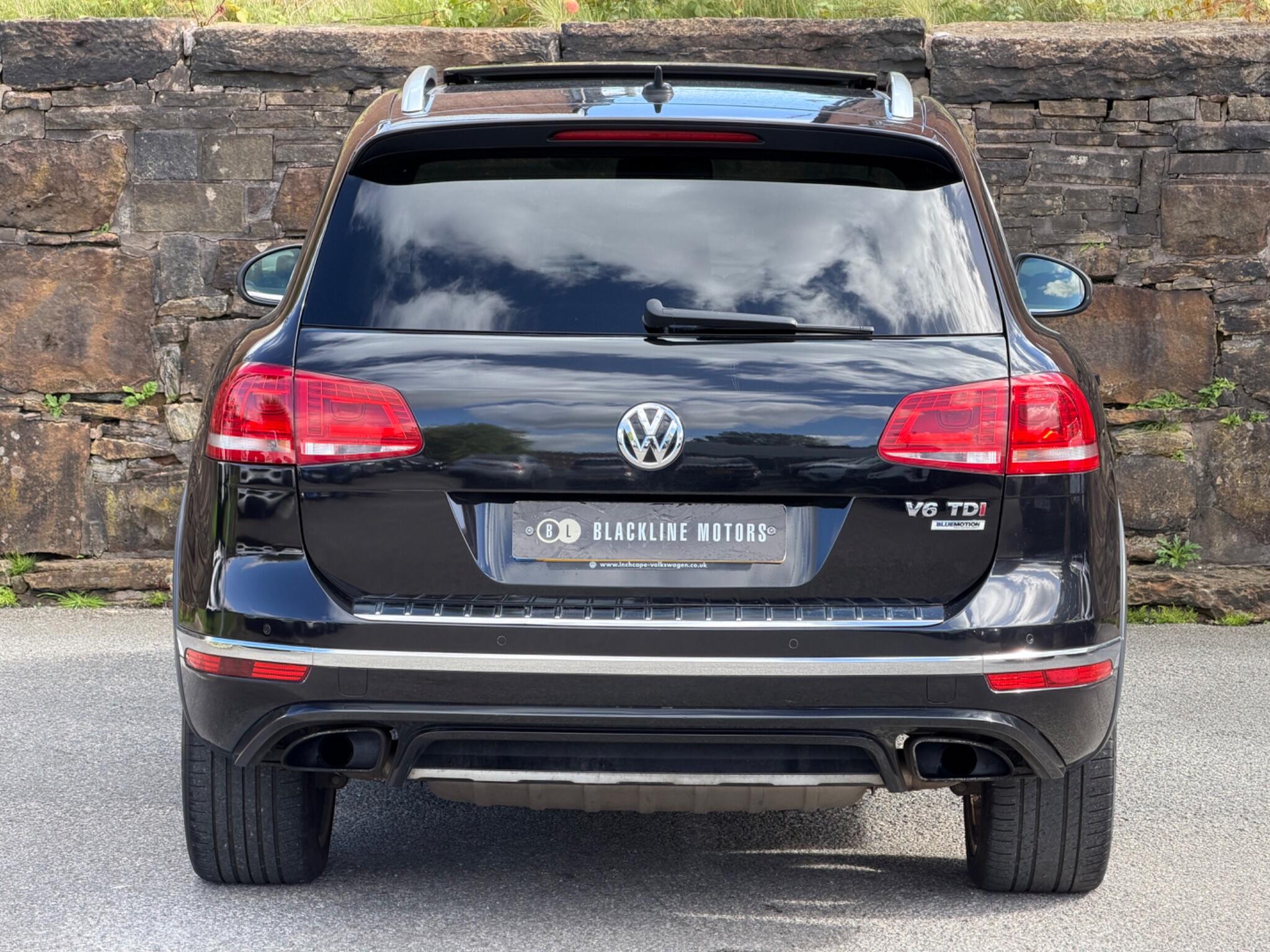 Volkswagen Touareg view 6