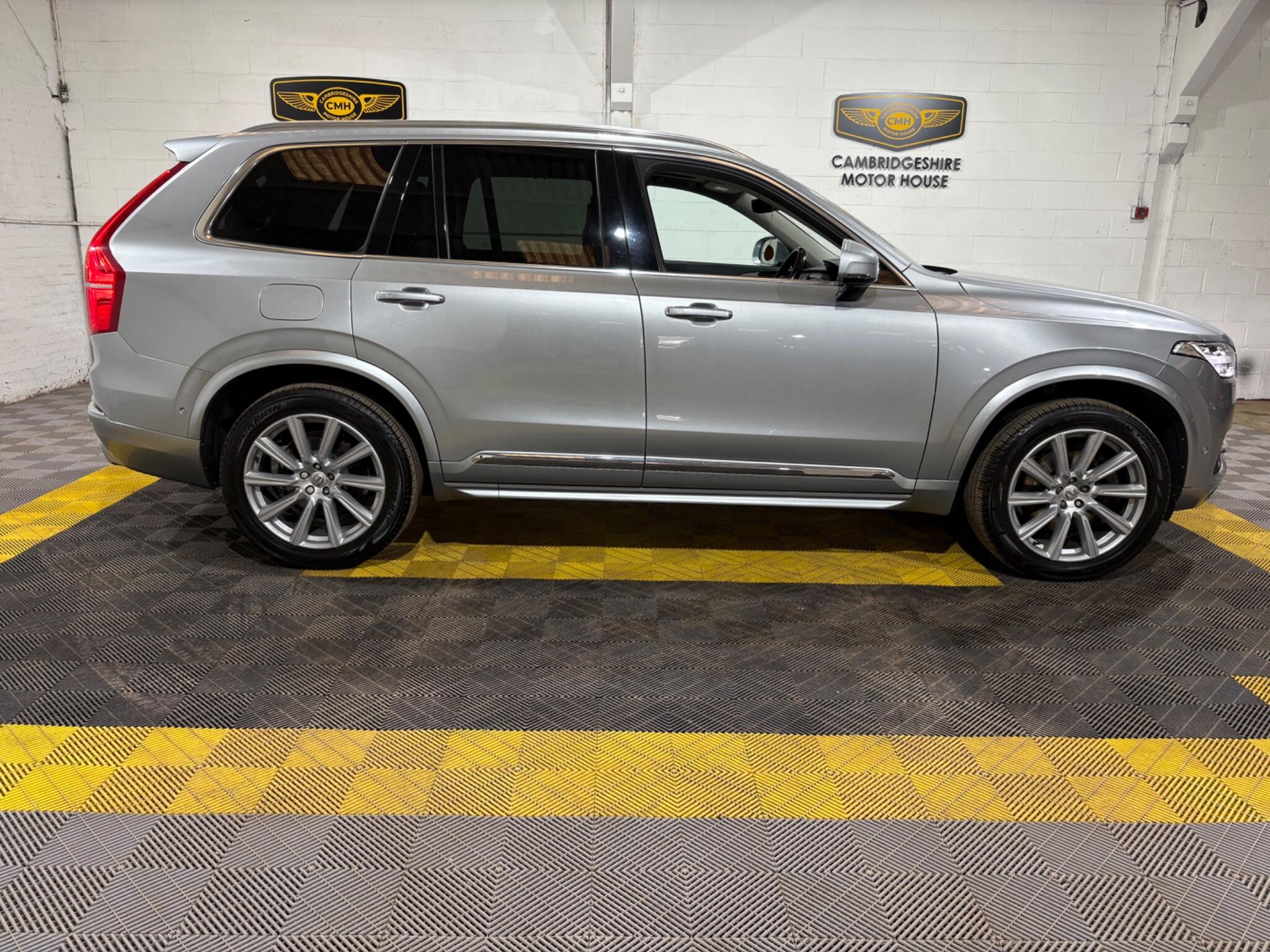 Volvo XC90 view 19