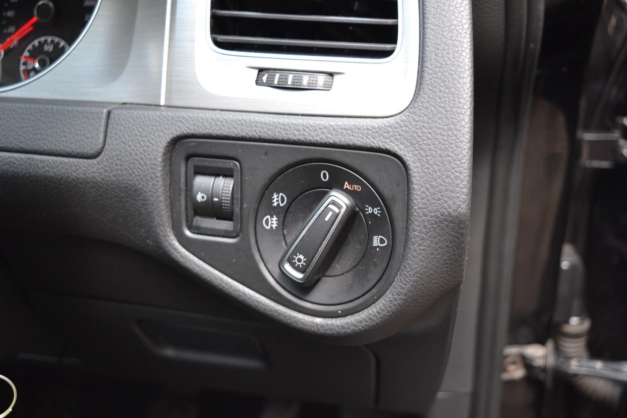 Volkswagen Golf view 17