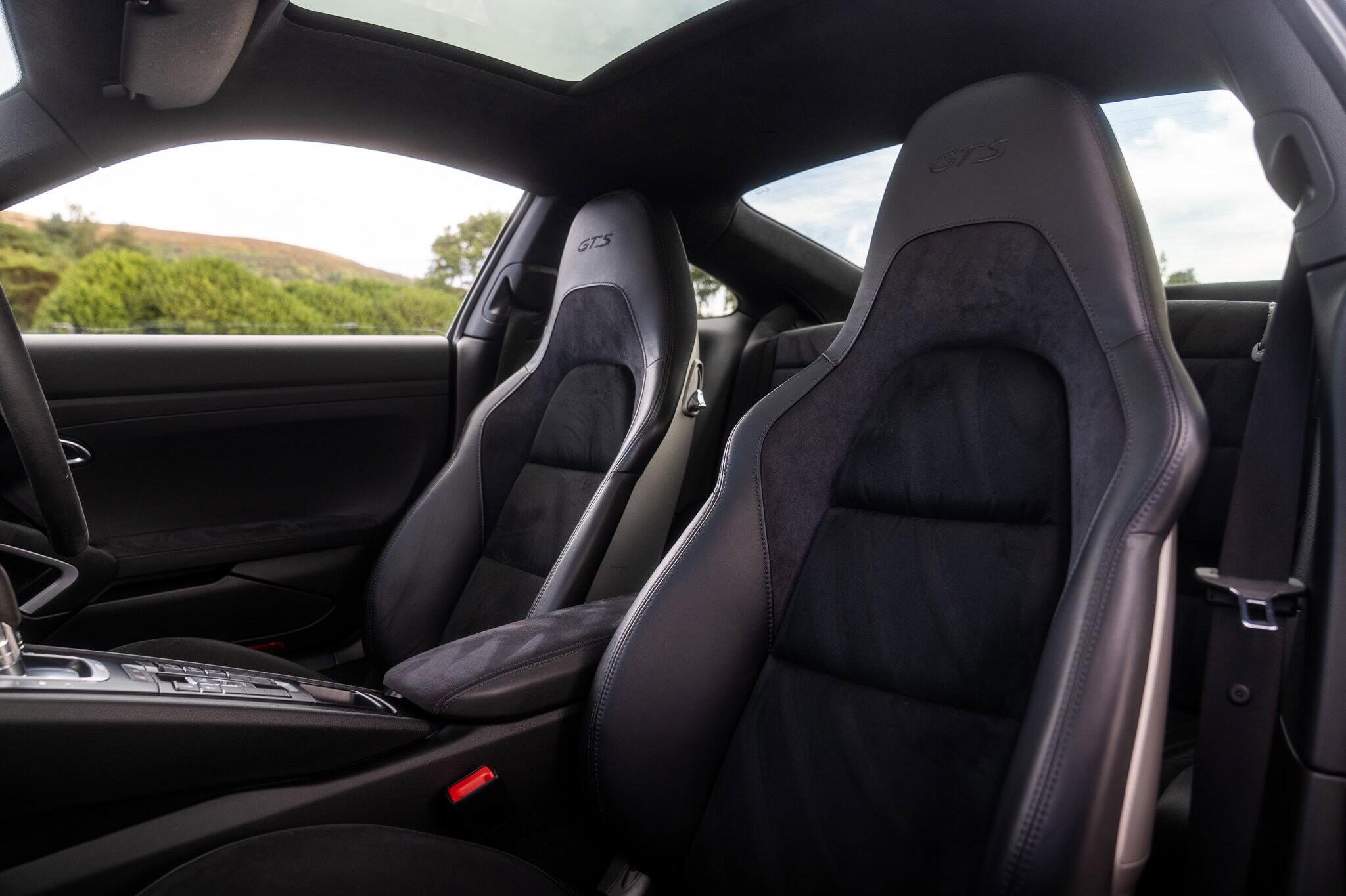 Porsche 911 view 45