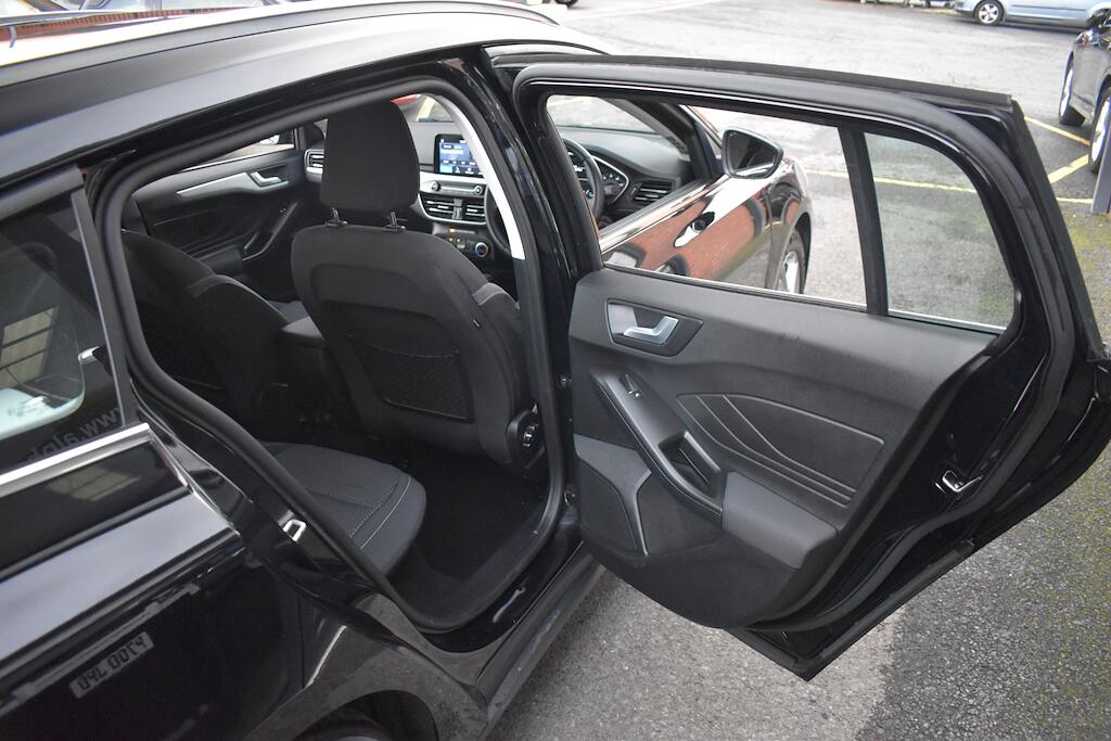 Ford Focus view 29