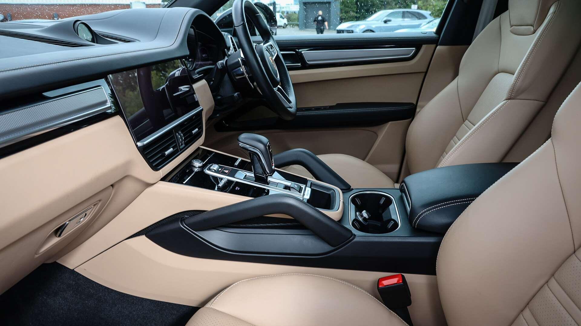 Porsche Cayenne view 11