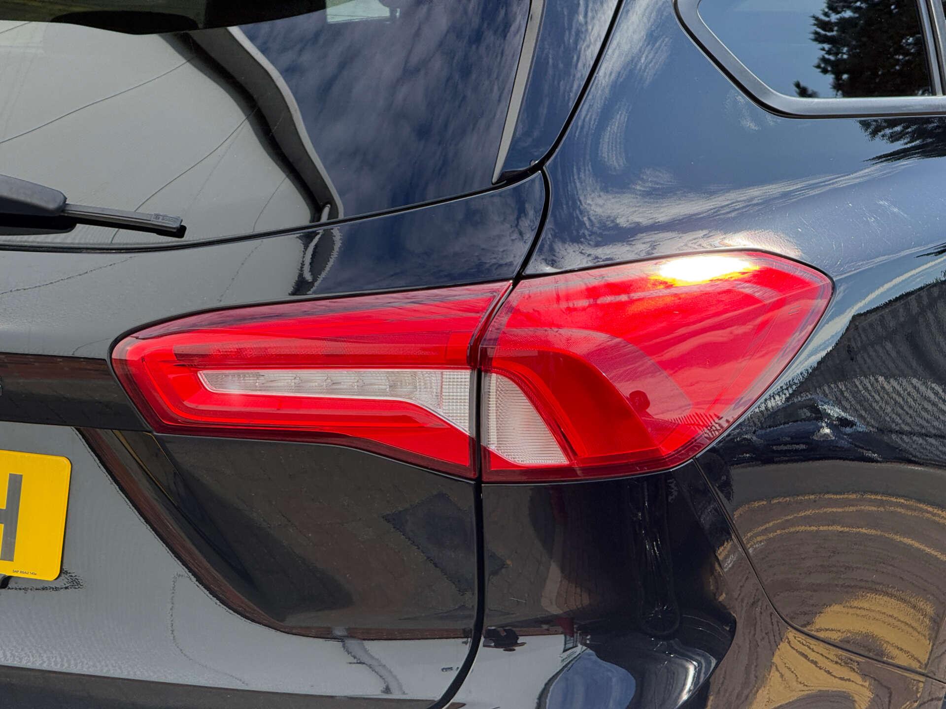 Ford Focus view 12
