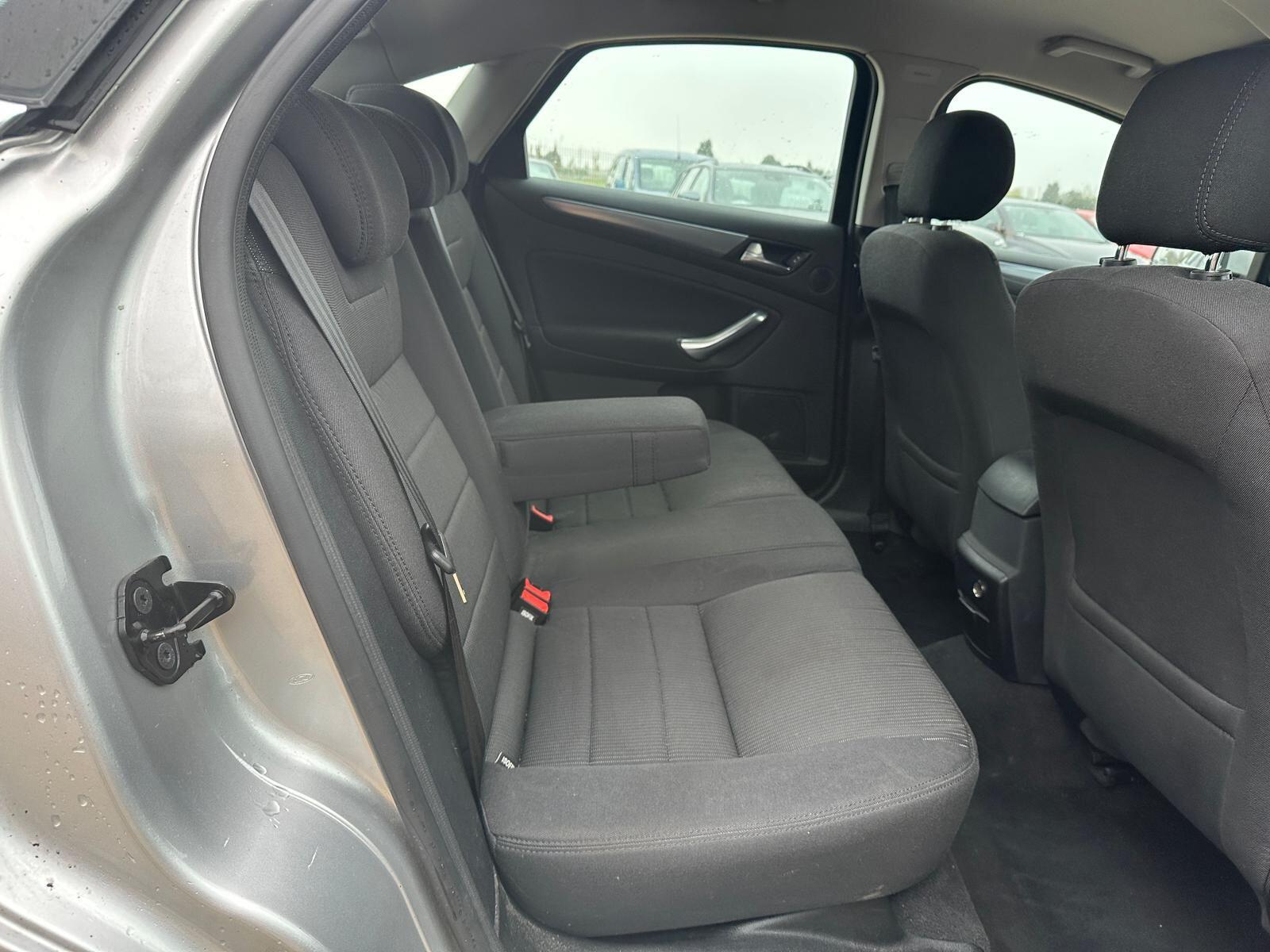 Ford Mondeo view 7