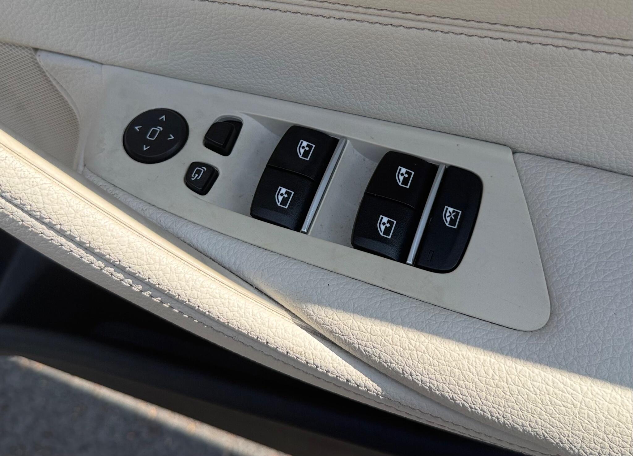 BMW 5 Series view 17
