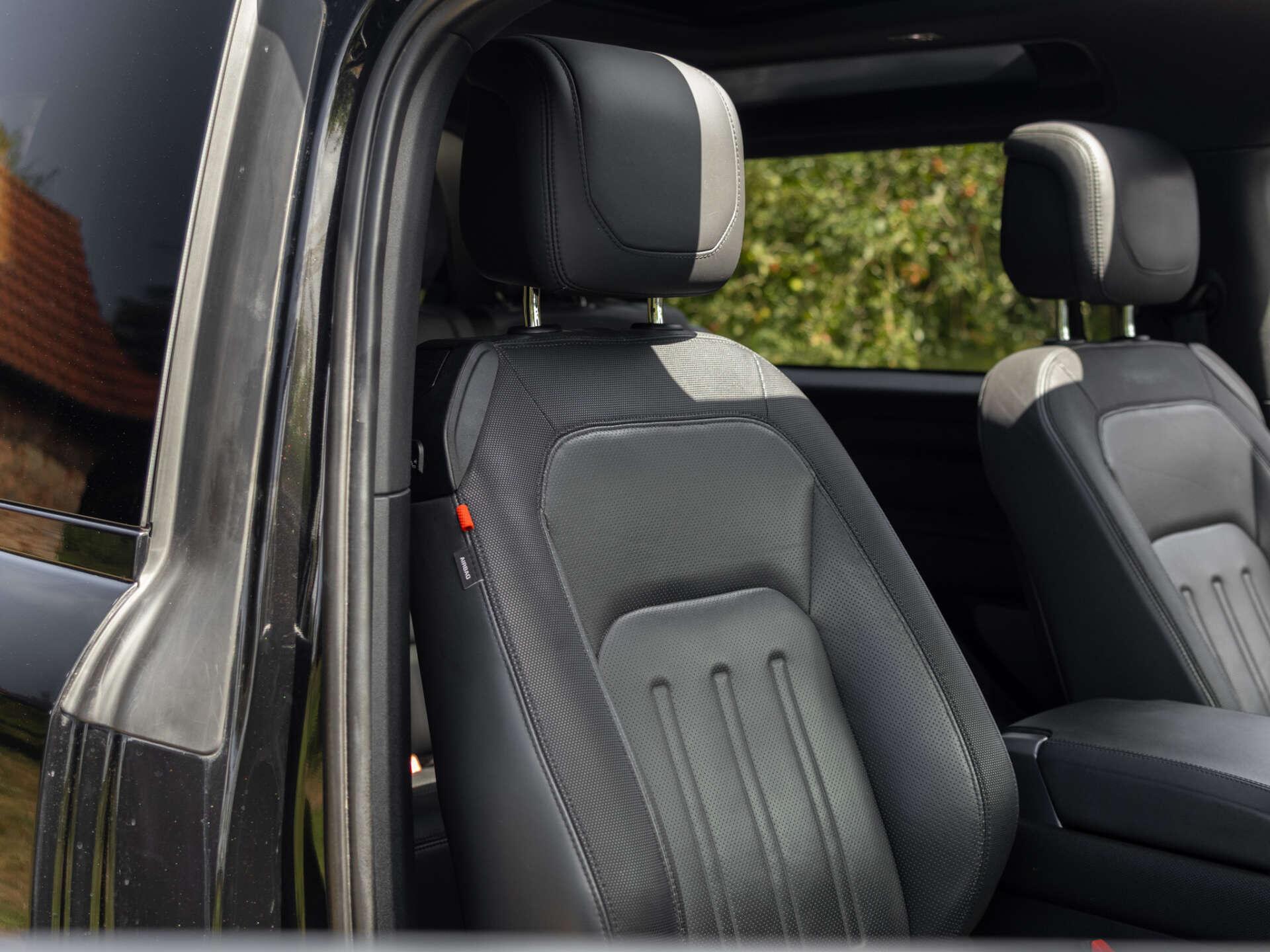 Land Rover Defender view 25