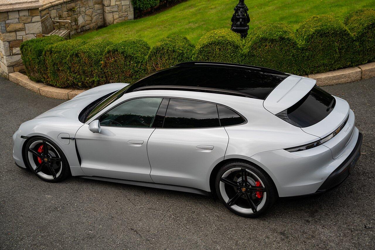Porsche Taycan view 74