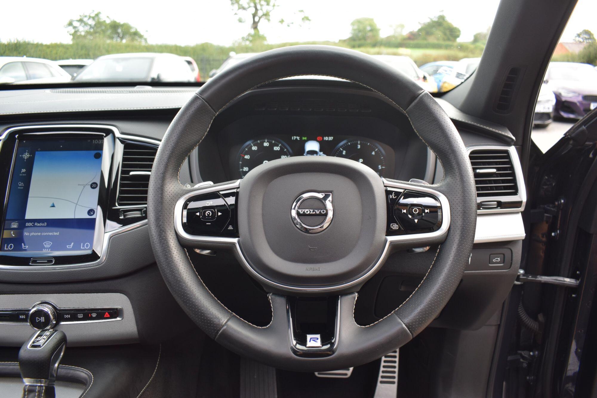 Volvo XC90 view 10