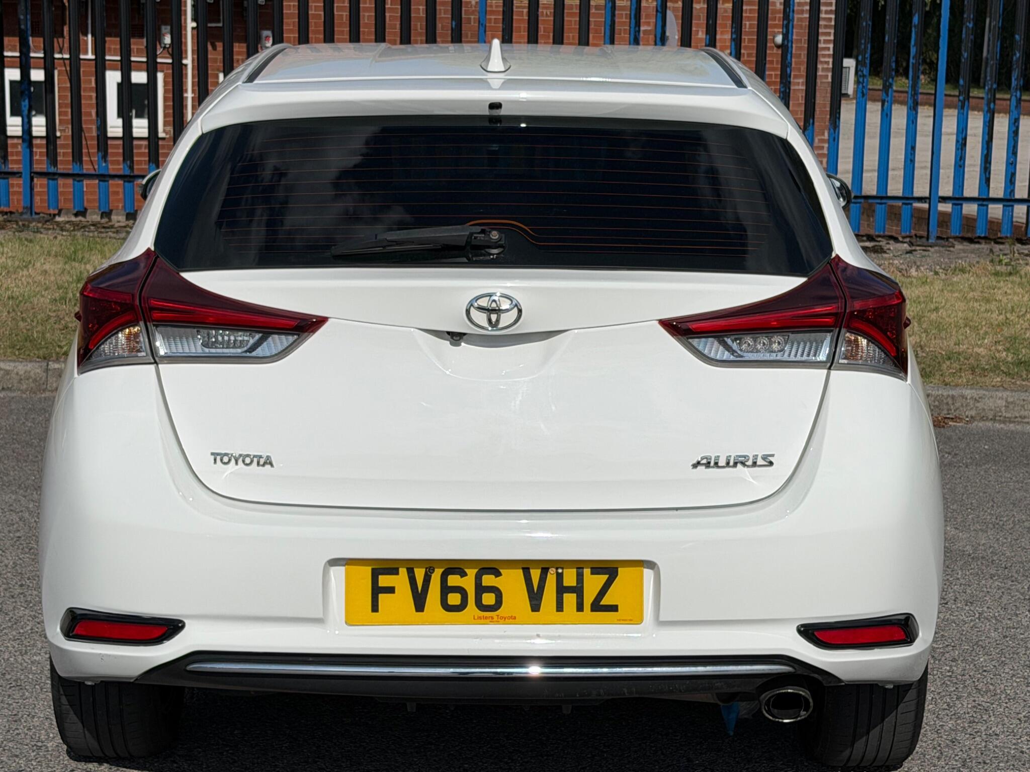 Toyota Auris view 8