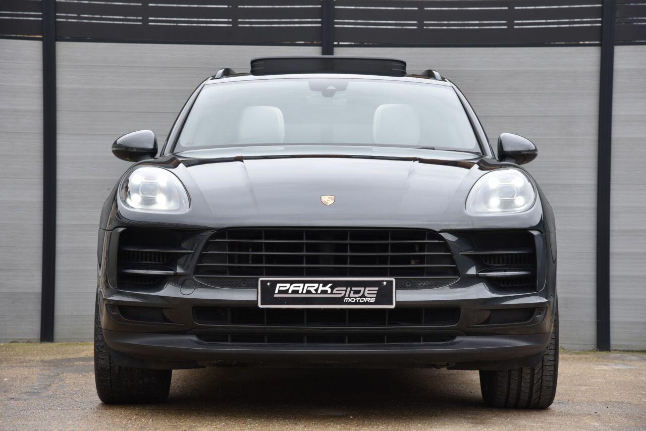 Porsche Macan view 3