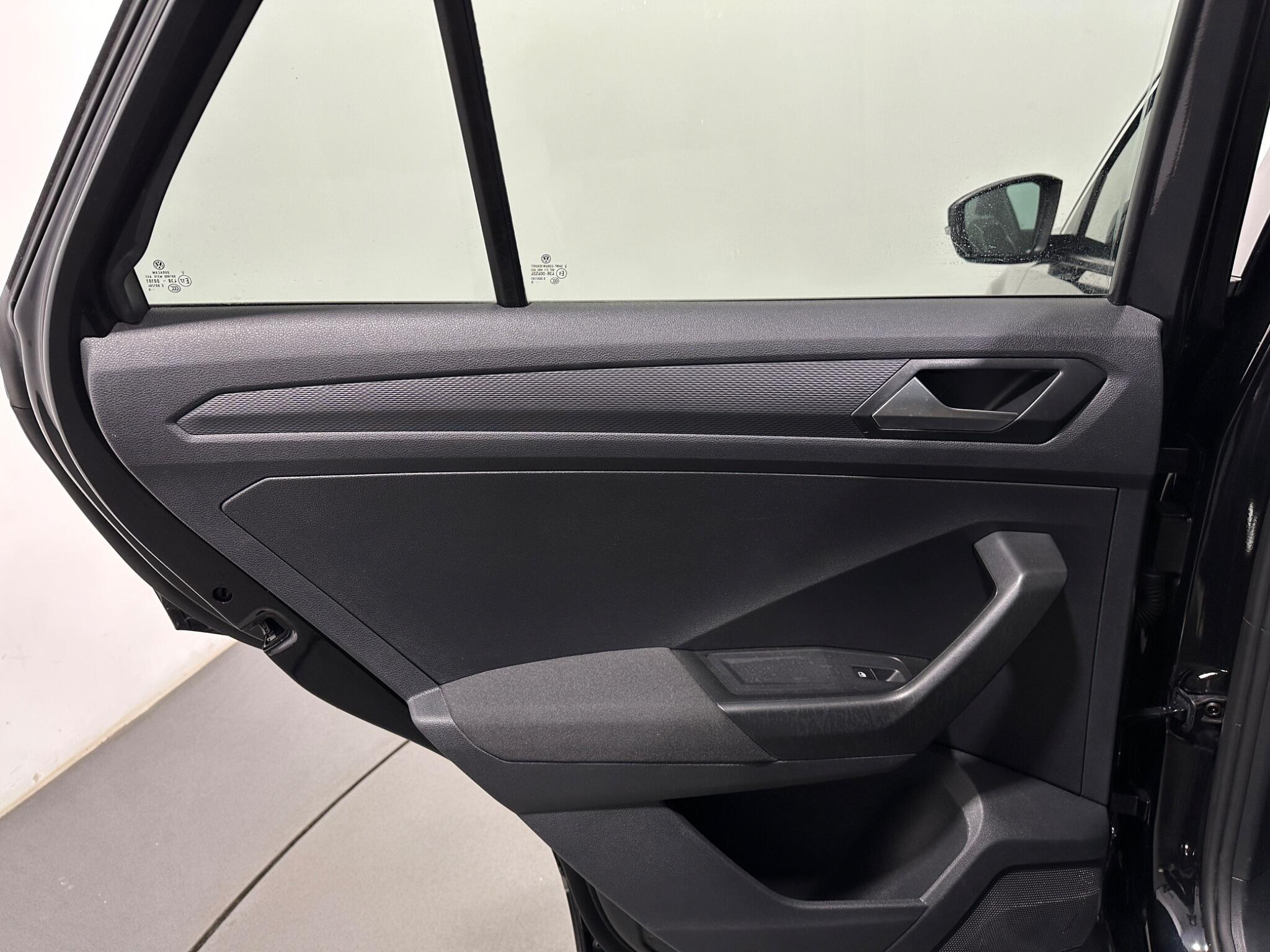 Volkswagen T-Roc view 39