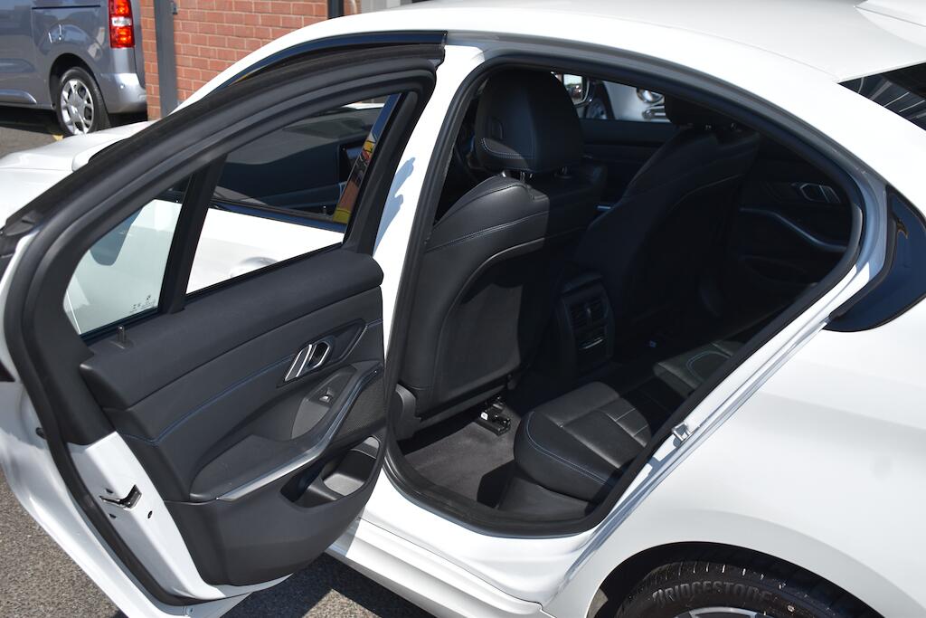BMW 3 Series view 39