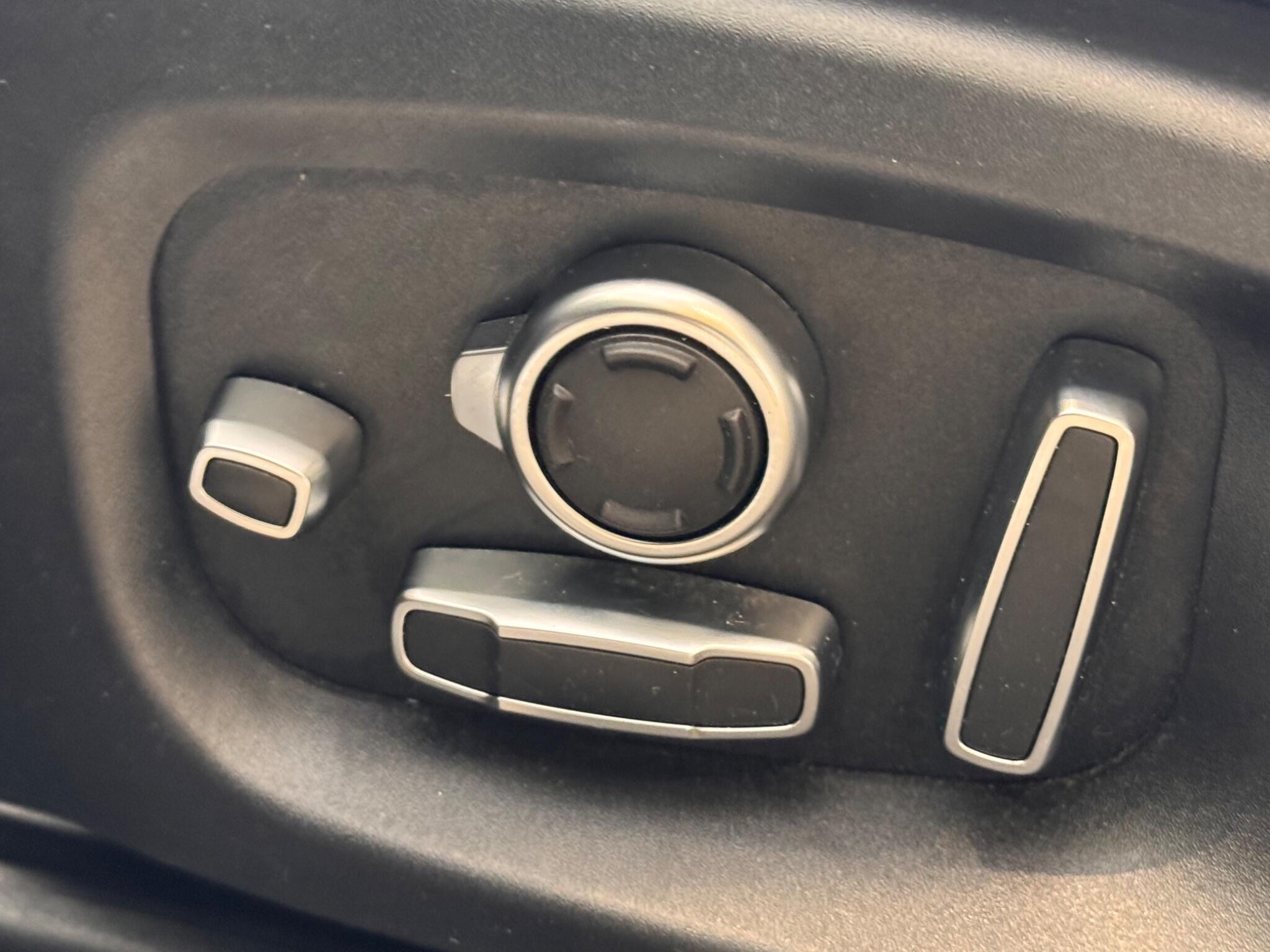 Jaguar I-Pace view 13