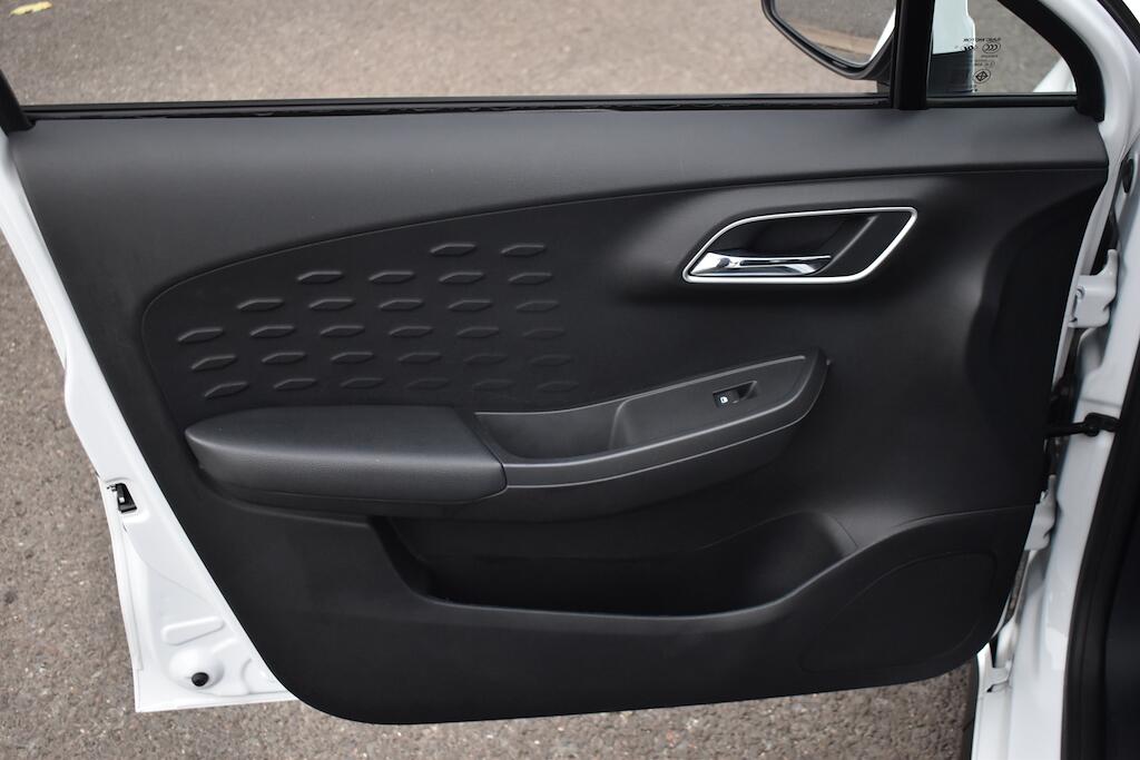MG MG3 view 40