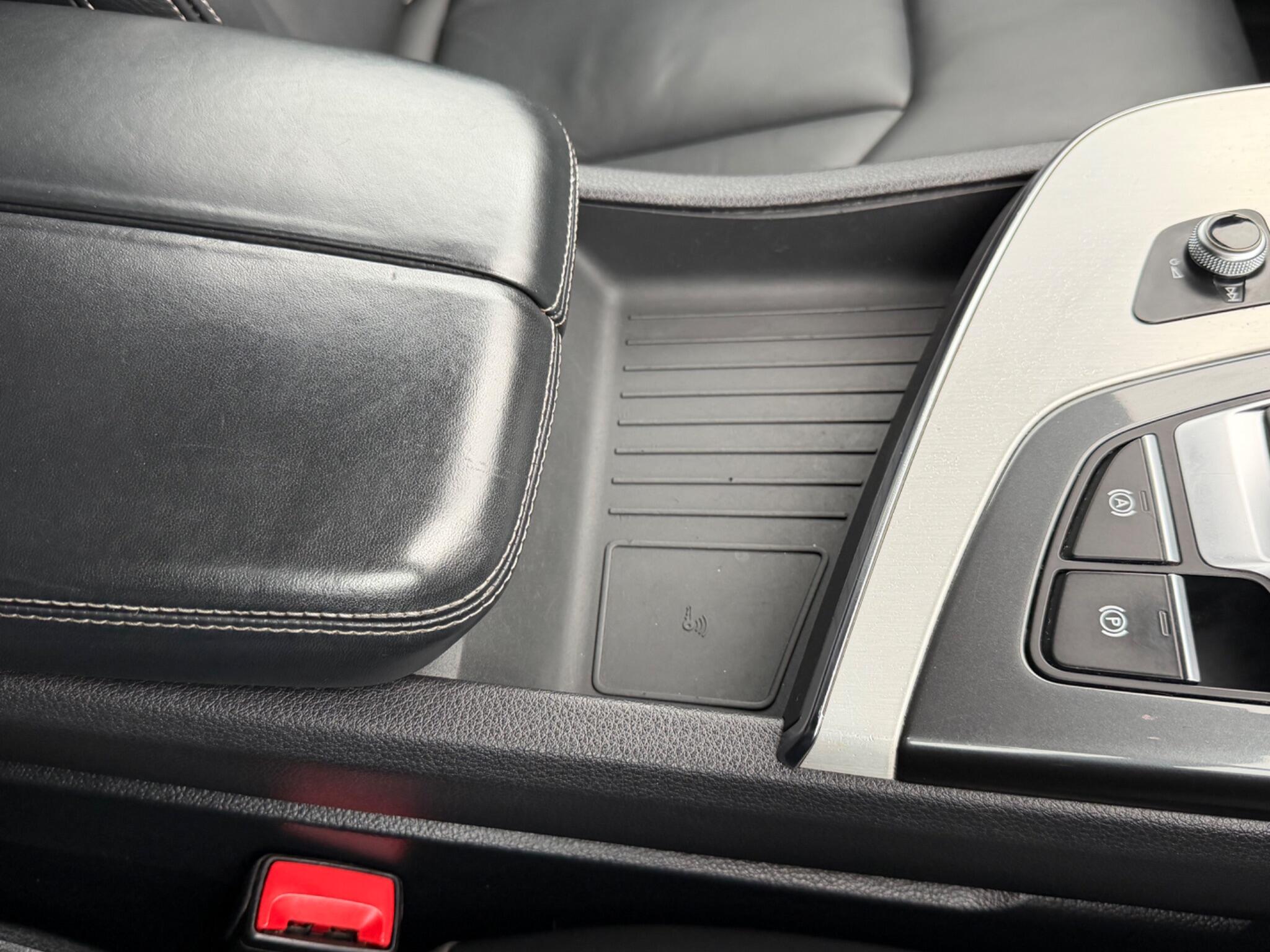 Audi Q7 view 44
