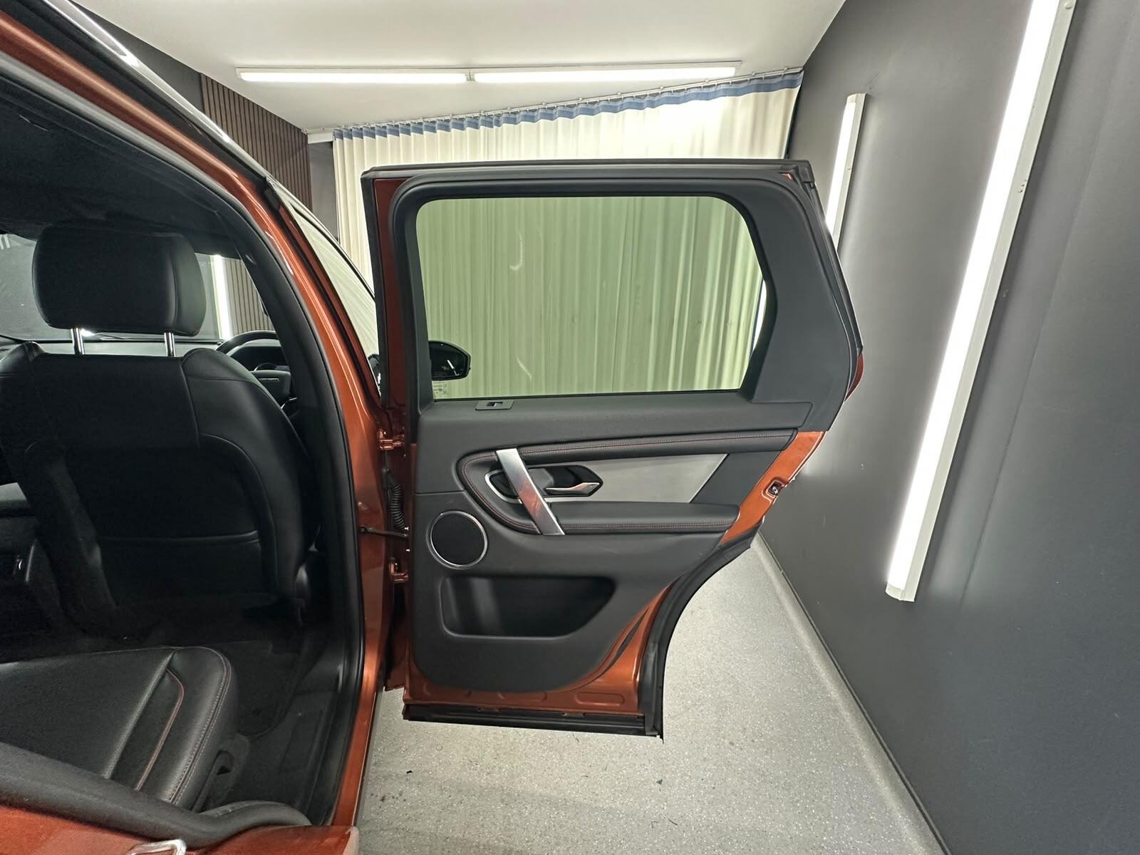 Land Rover Discovery Sport view 15