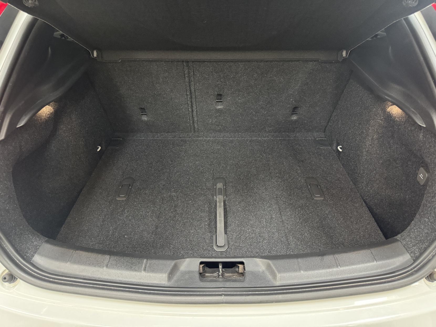 Volvo V40 view 73